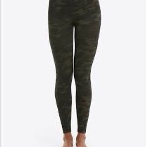 Spanx S/P green camo seamless leggings NWT